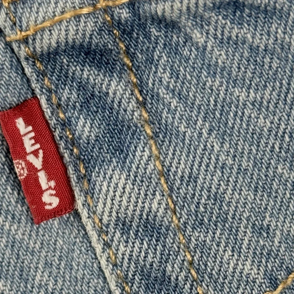 Levi's Premium Wedgie Straight Leg Jeans 28x27 In Middle Man Wash